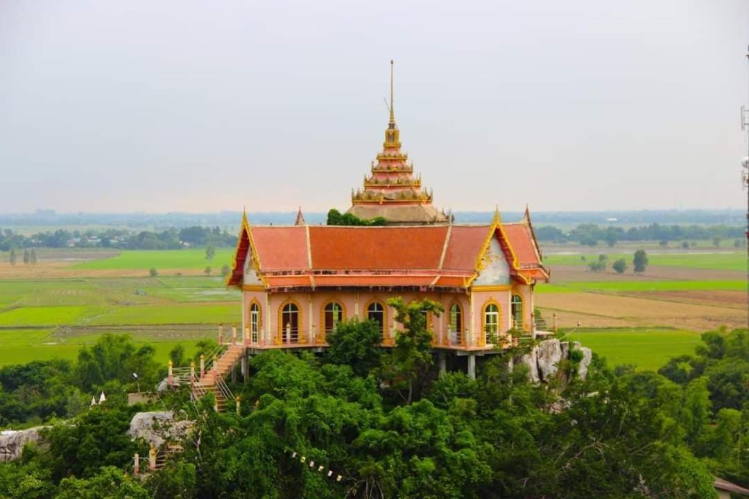 Pee Homestay Lopburi Ban Tha Krayang Esterno foto