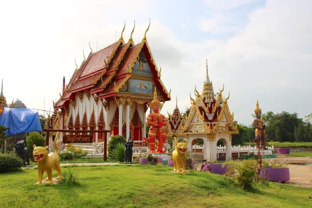 Pee Homestay Lopburi Ban Tha Krayang Esterno foto
