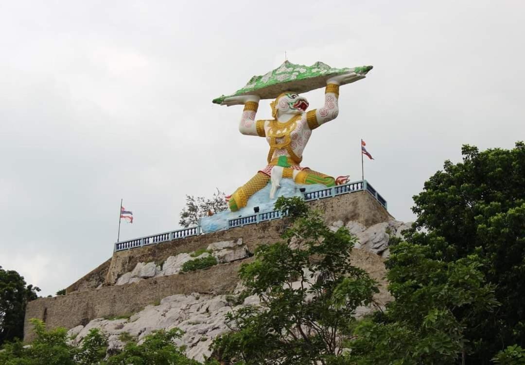 Pee Homestay Lopburi Ban Tha Krayang Esterno foto