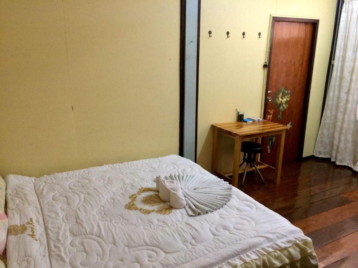 Pee Homestay Lopburi Ban Tha Krayang Esterno foto