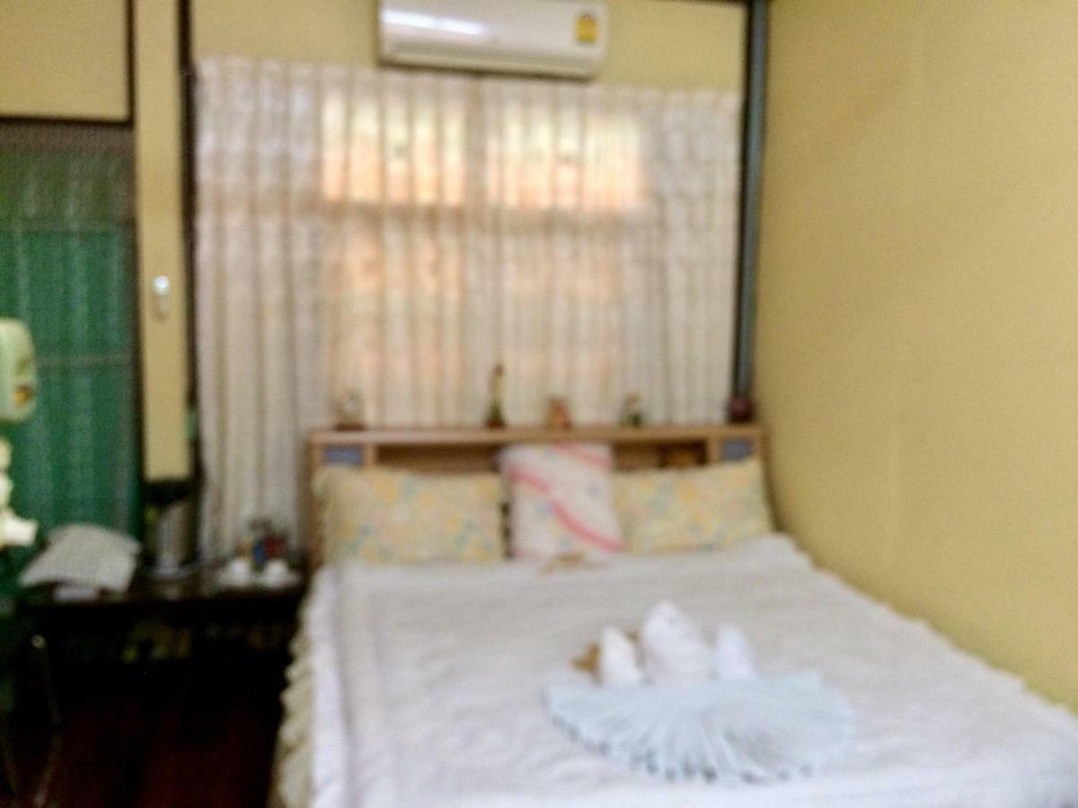 Pee Homestay Lopburi Ban Tha Krayang Esterno foto