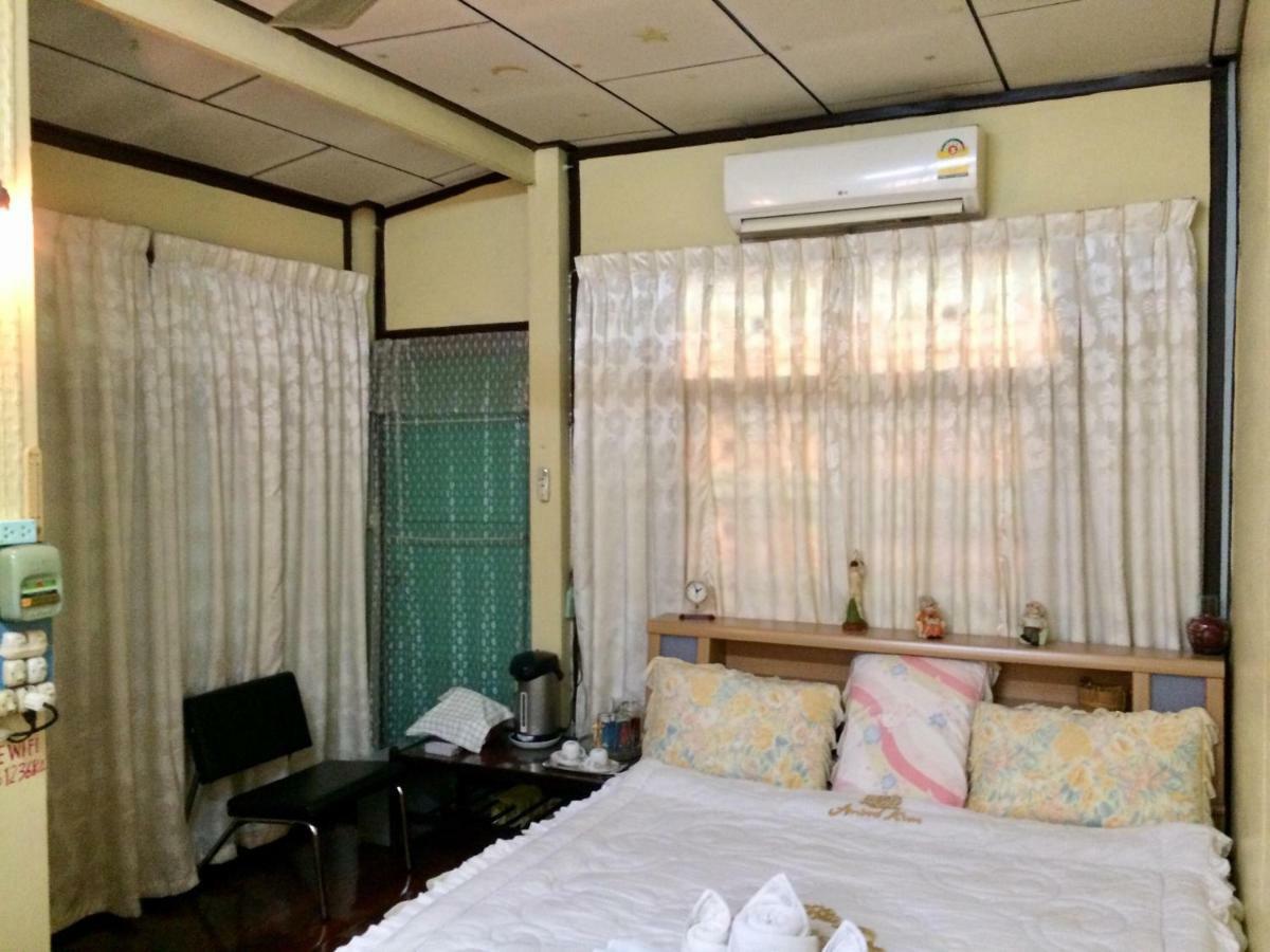 Pee Homestay Lopburi Ban Tha Krayang Esterno foto