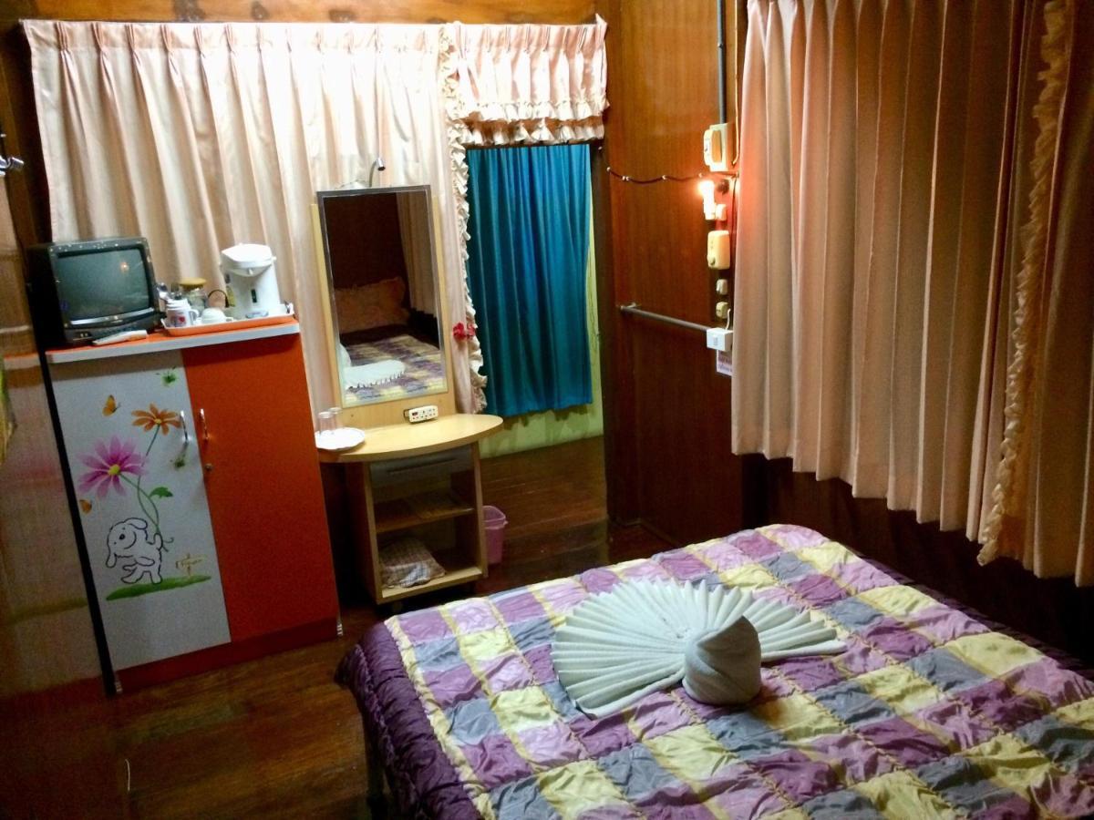Pee Homestay Lopburi Ban Tha Krayang Esterno foto